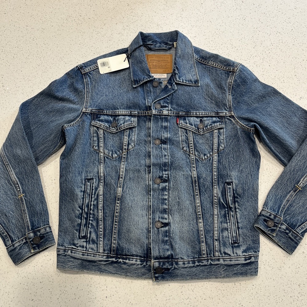 Levis Trucker Jacket Mens MEDIUM BLUE Outdoor MEDIUM WASH BUTTON UP RED TAB NWT